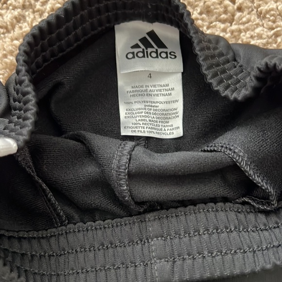 Adidas track suit, ๐ค๐ค color, size 4 - Picture 5 of 5